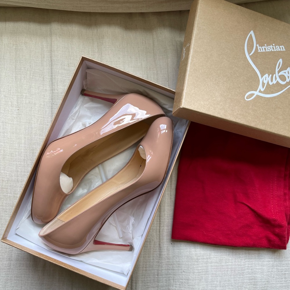 Christian Louboutin patent nude simple pumps